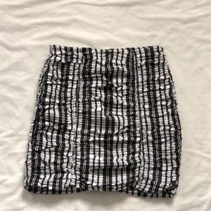 Cute stretchy ruched gingham black & white skirt